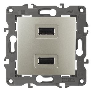 14-4110-04 ��� ���������� �������� USB, 230�/5�-2100��, IP20, ��� Elegance, ������� ��� ������: �0034371